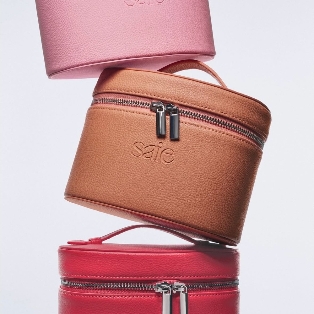 Saie Beauty Mini Vanity Case Fuchsia